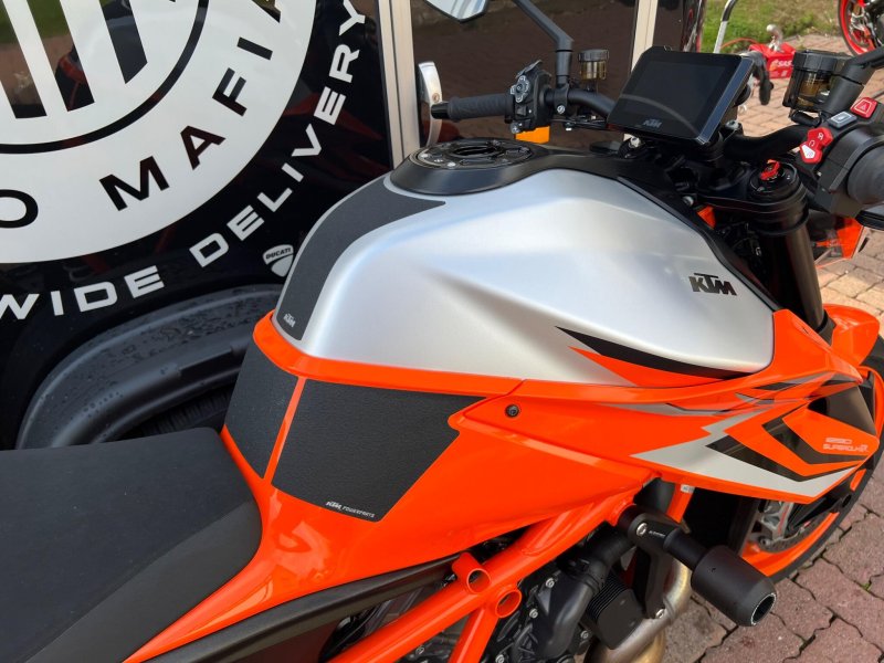 KTM 1290 SUPER DUKE R