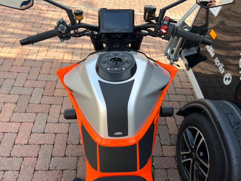 KTM 1290 SUPER DUKE R
