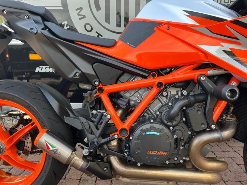 KTM 1290 SUPER DUKE R