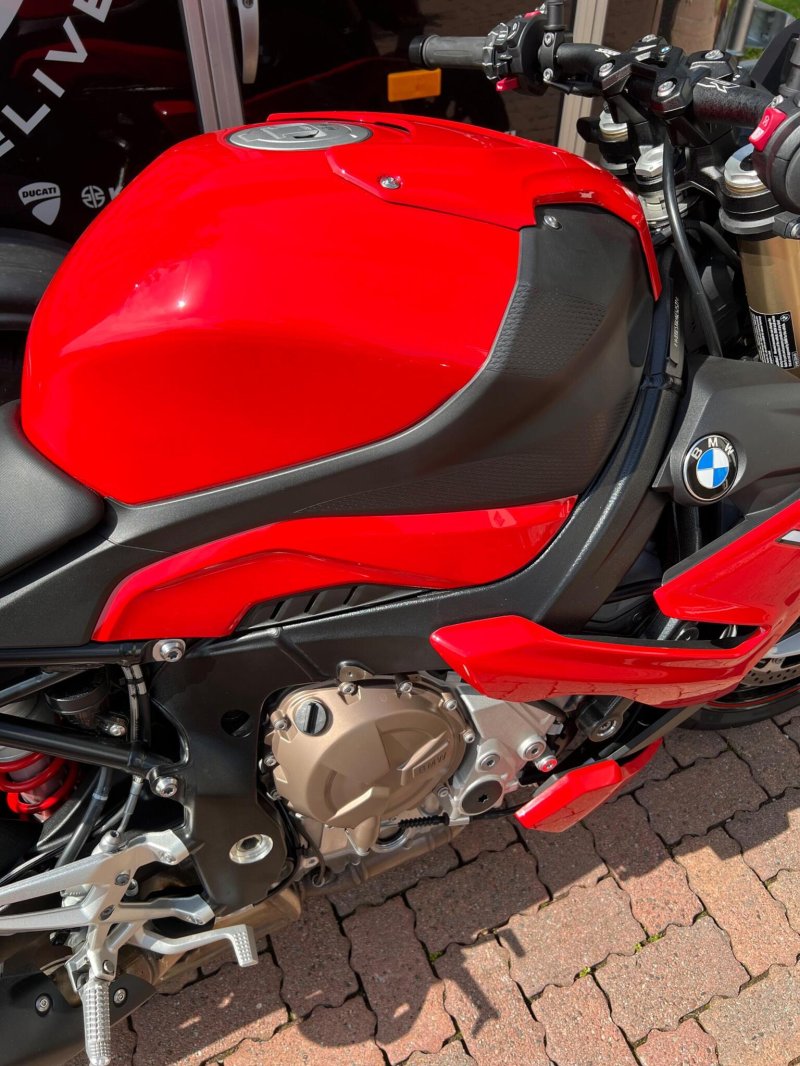 BMW S1000R