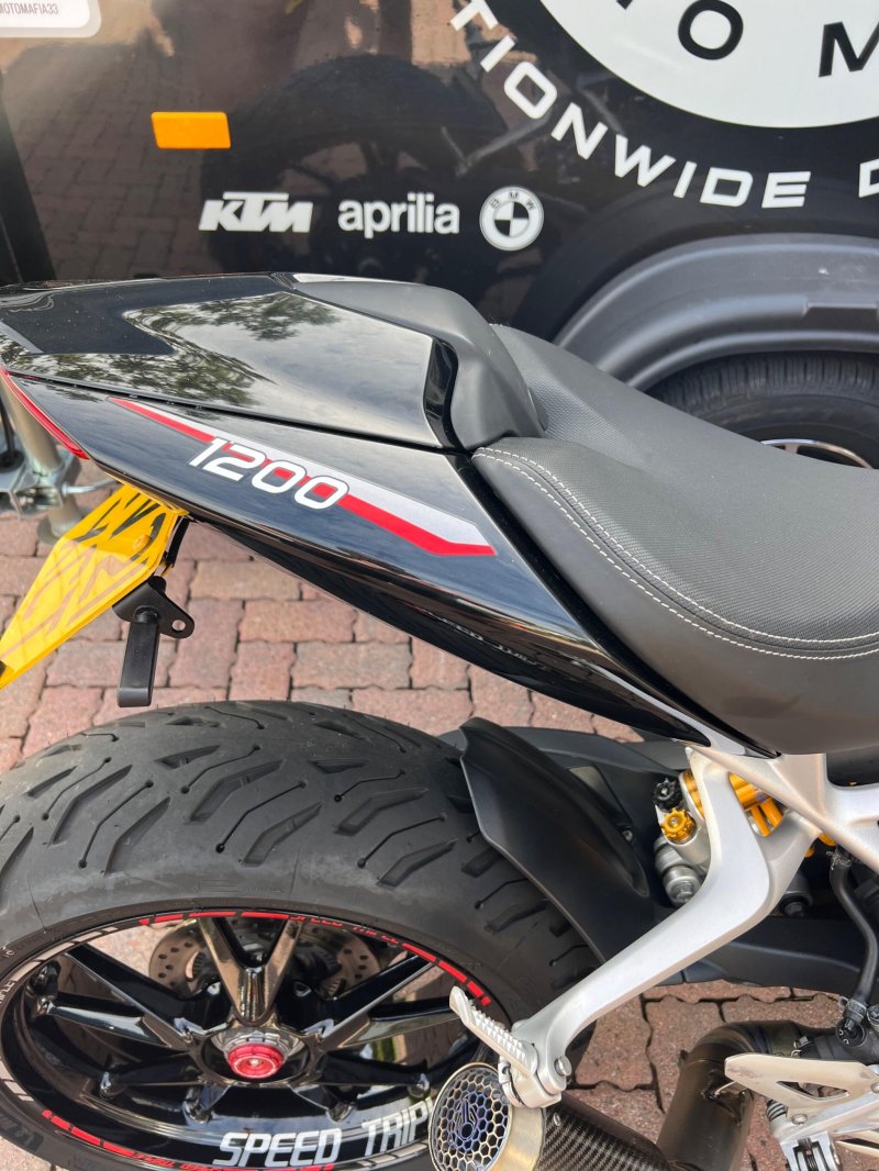TRIUMPH SPEED TRIPLE 1200
