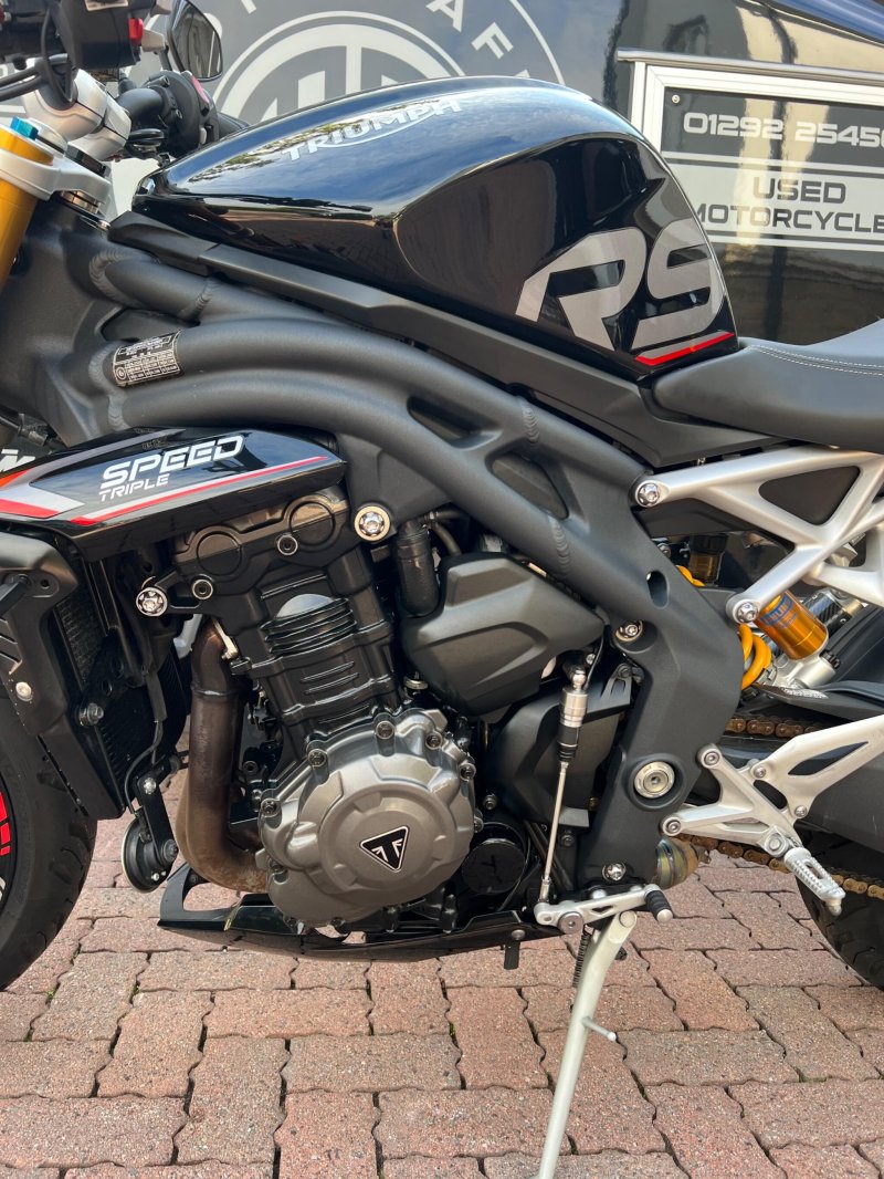 TRIUMPH SPEED TRIPLE 1200